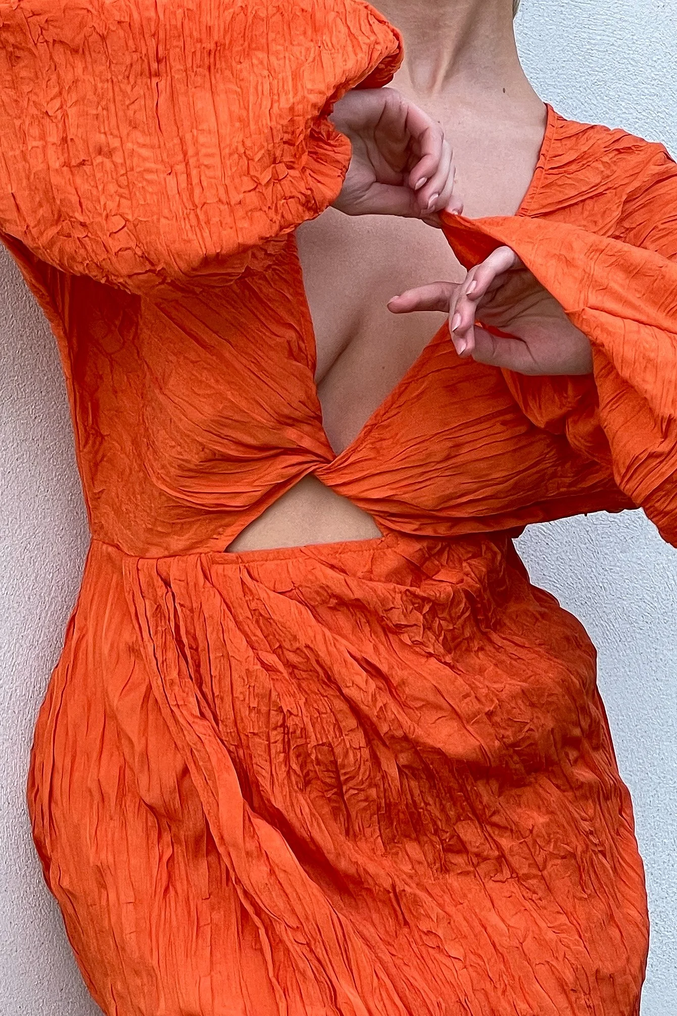 Minikleid mit Twistdetail