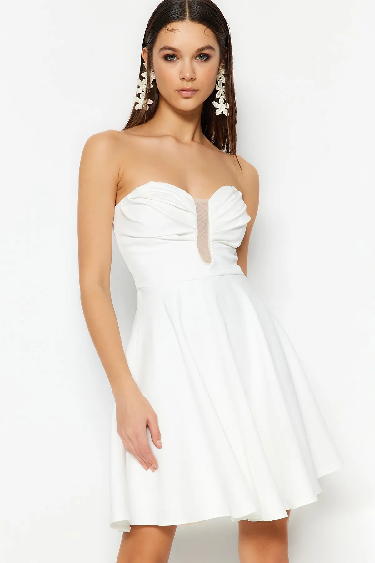 Trendyol Collection  Ecru-Taille geöffnet / Skater-gefüttert, gewebt, bedruckt, Hochzeit / Elegantes Hochzeits-Abendkleid TPRSS23EL00245