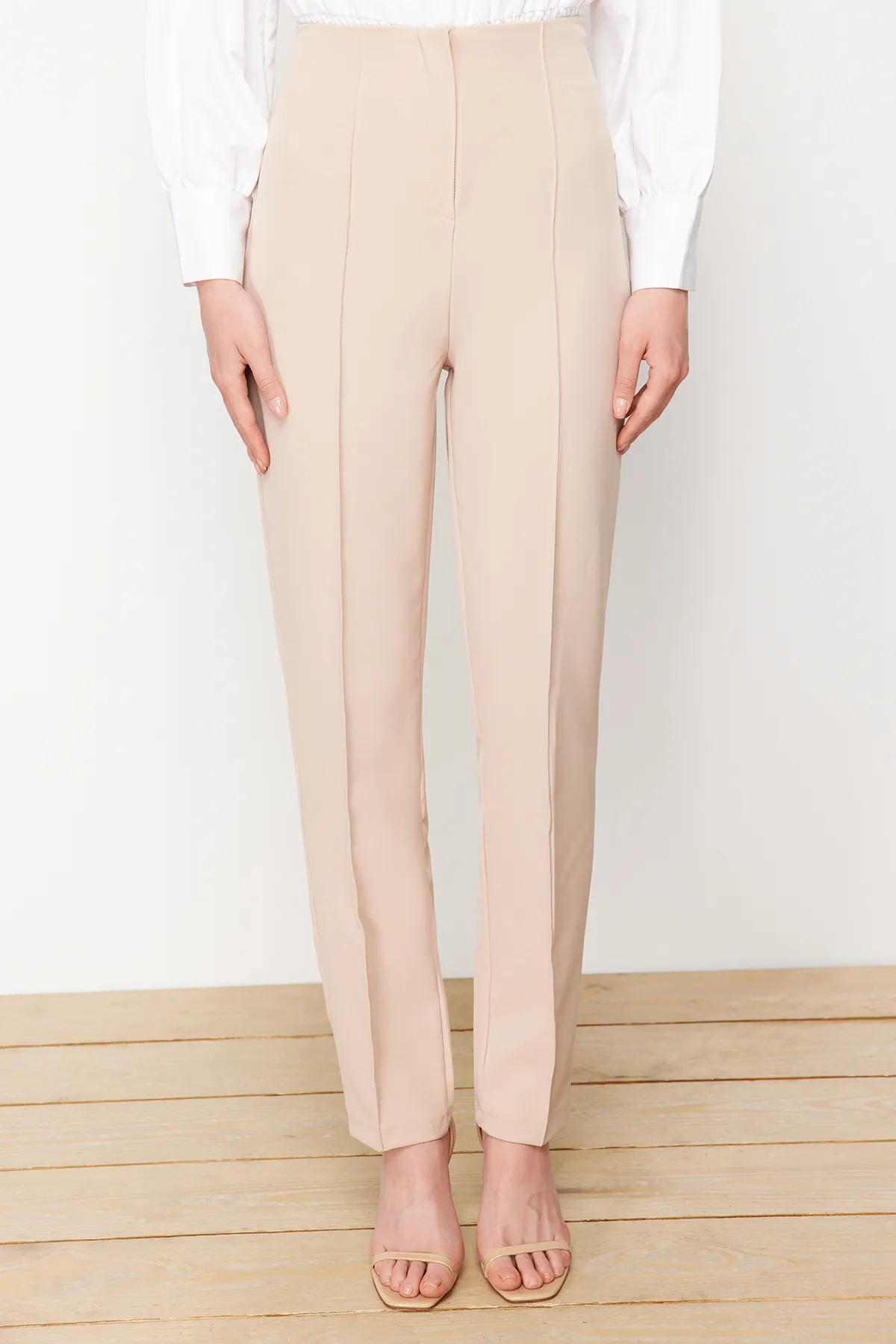 Trendyol Modest  Beiges Accessoire-Set aus gewebter Stoffweste und Hose, Oberteil und Unterteil TCTSS24US00035