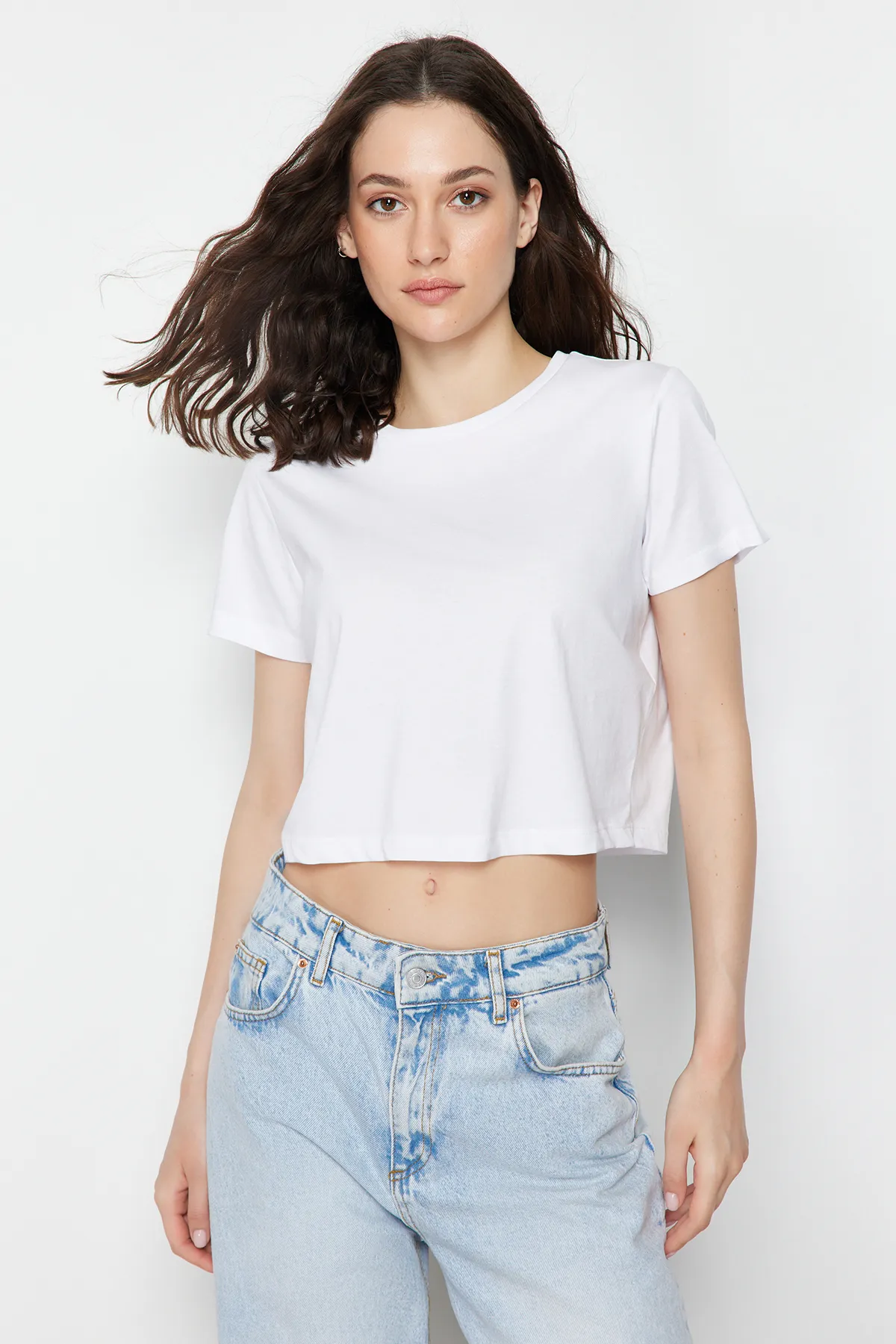 Trendyol Collection  Weiß-Graues 2er-Pack kurzes Strick-T-Shirt aus 100 % Baumwolle mit Rundhalsausschnitt TWOSS20TS1480