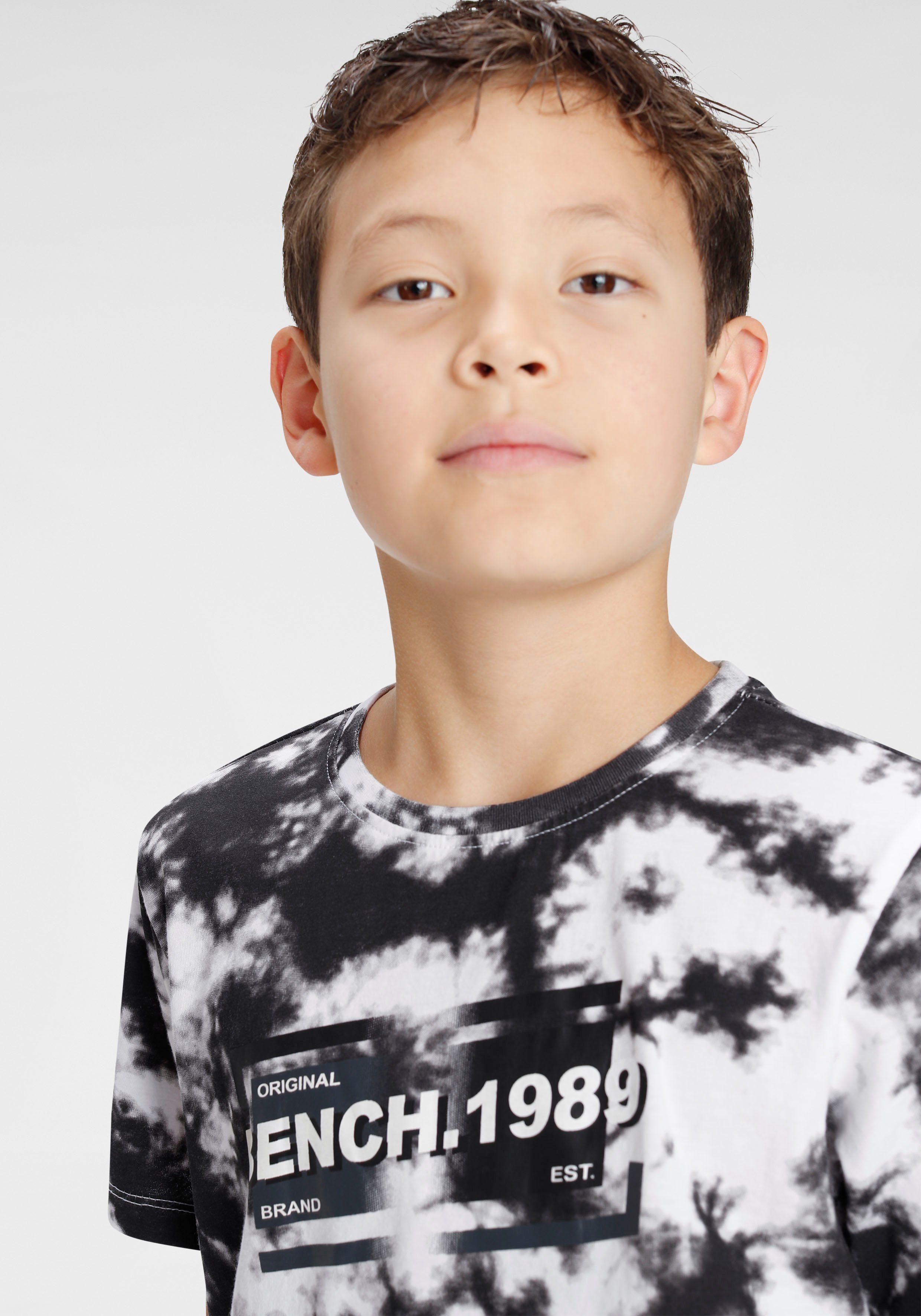 Bench. T-Shirt in toller Batikoptik