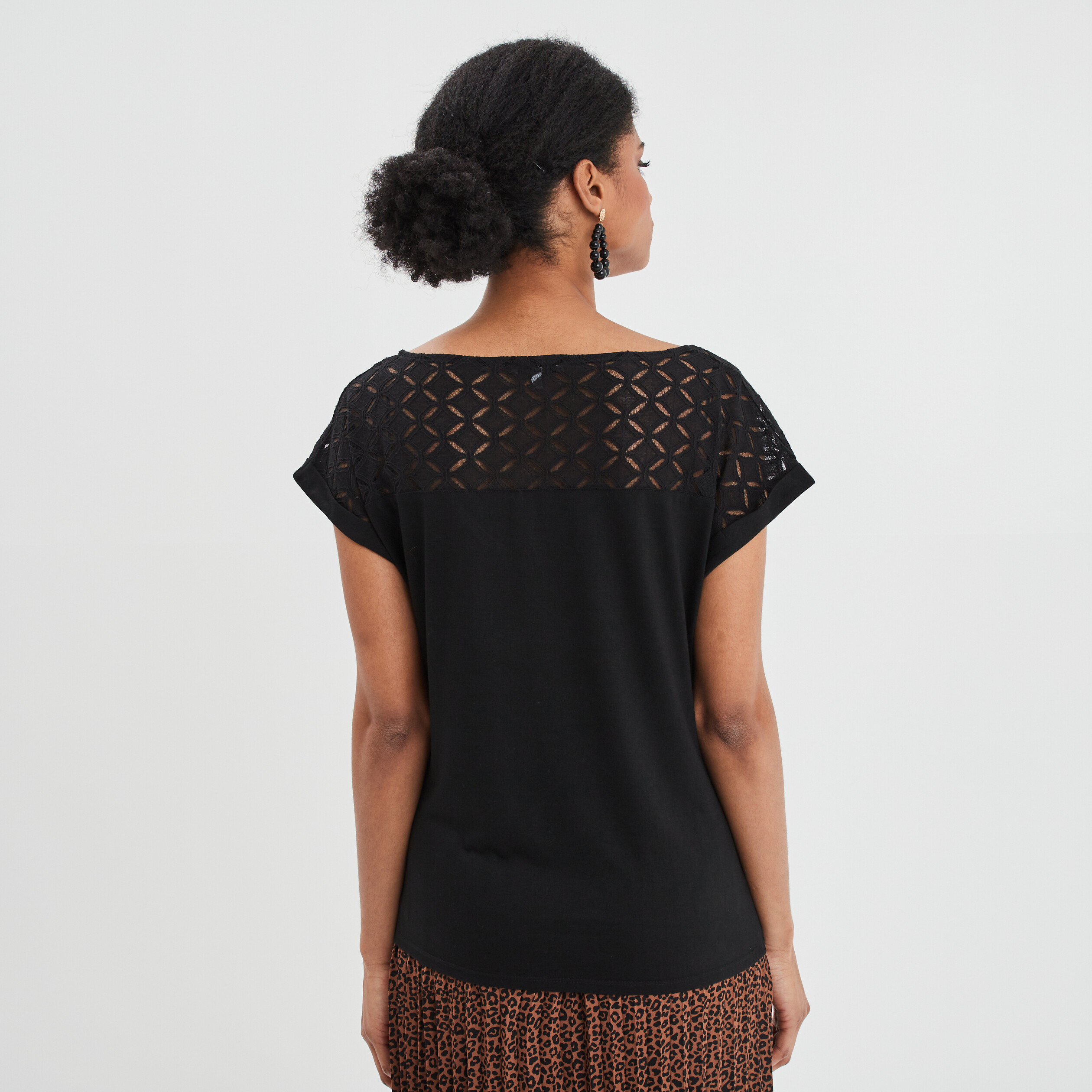 T-shirt col en V dentelle épaules et dos noir femme | La Halle