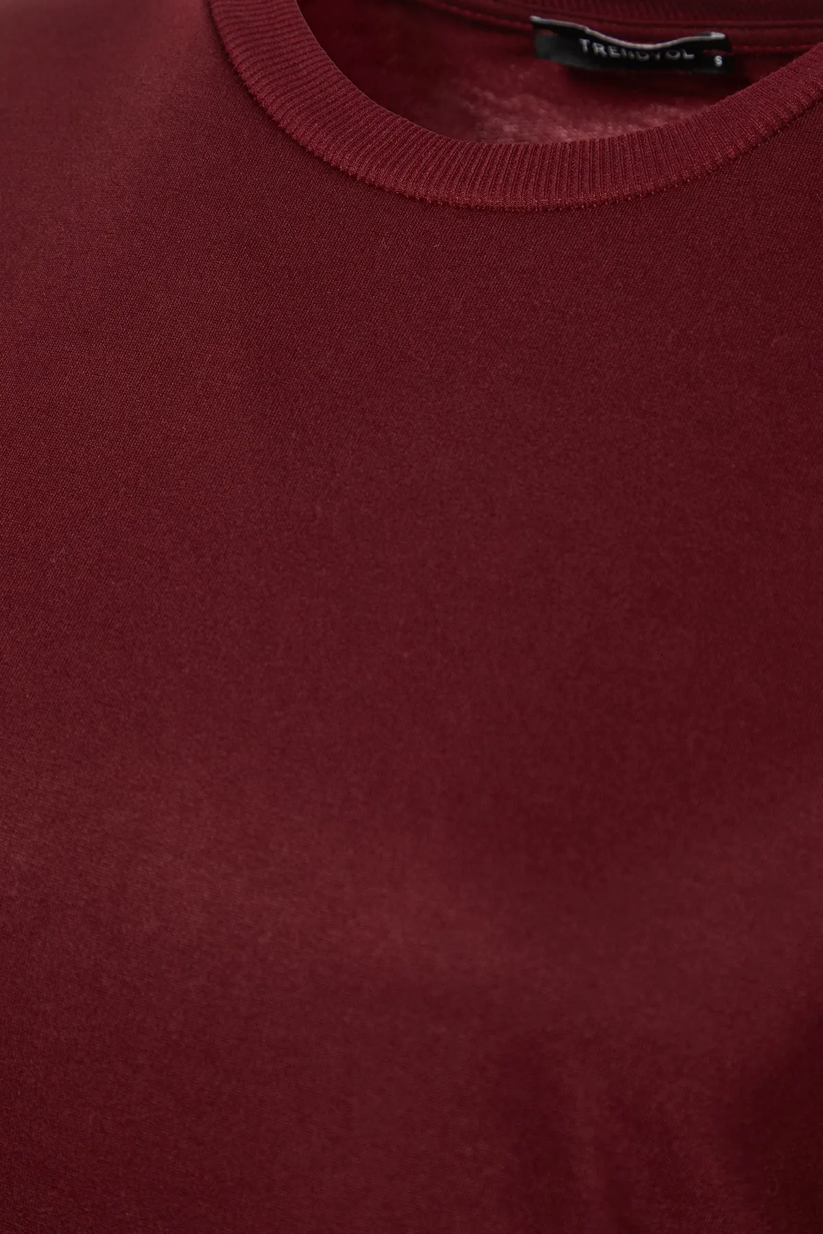 Trendyol Modest  Weinrotes Strickkleid mit Rundhalsausschnitt und Raffung TCTSS22EL00000