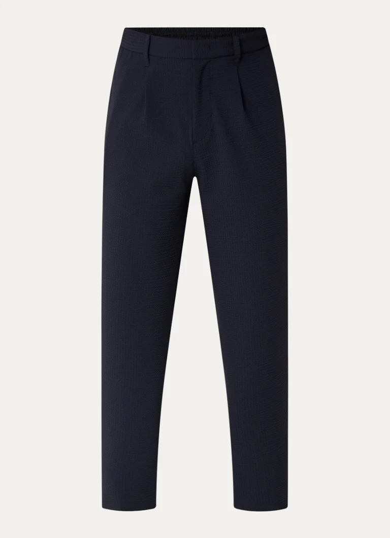 Pantaloni chino până la gleznă de la Emporio Armani, cu croială lejeră și mulată și buzunare laterale.