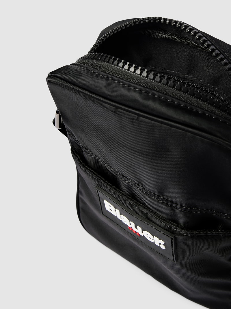 Umhängetasche mit Label-Patch Modell 'SPLASH' in schwarz