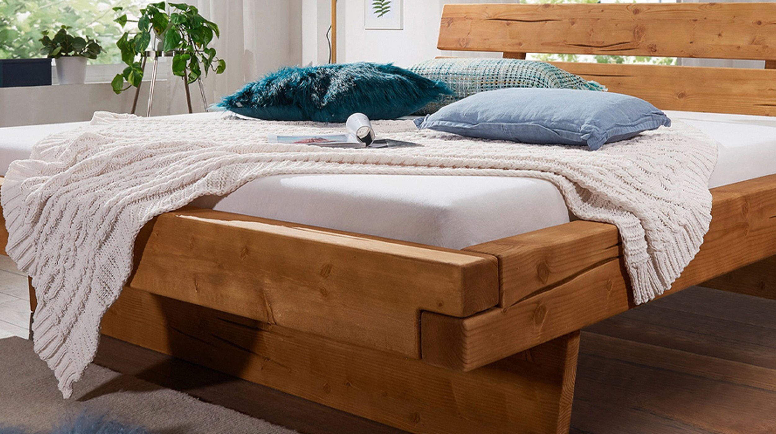 Massivart® Holzbett BERND / 180 x 200 cm / Massivholzbett, Balkenbett, Fichte gebeizt, Standbeine durchgehend in Trapezform