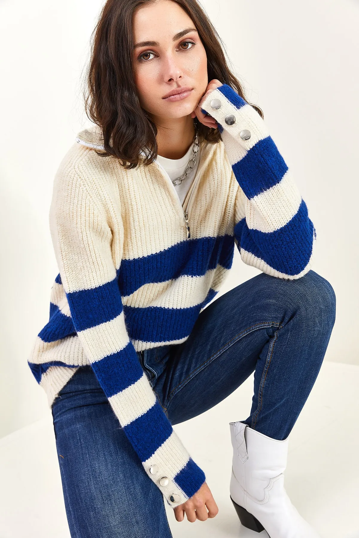 Bianco Lucci  Rollkragenpullover für Damen mit Reißverschluss, dicken gestreiften Ärmeln, Knöpfen und detailliertem Strickpullover