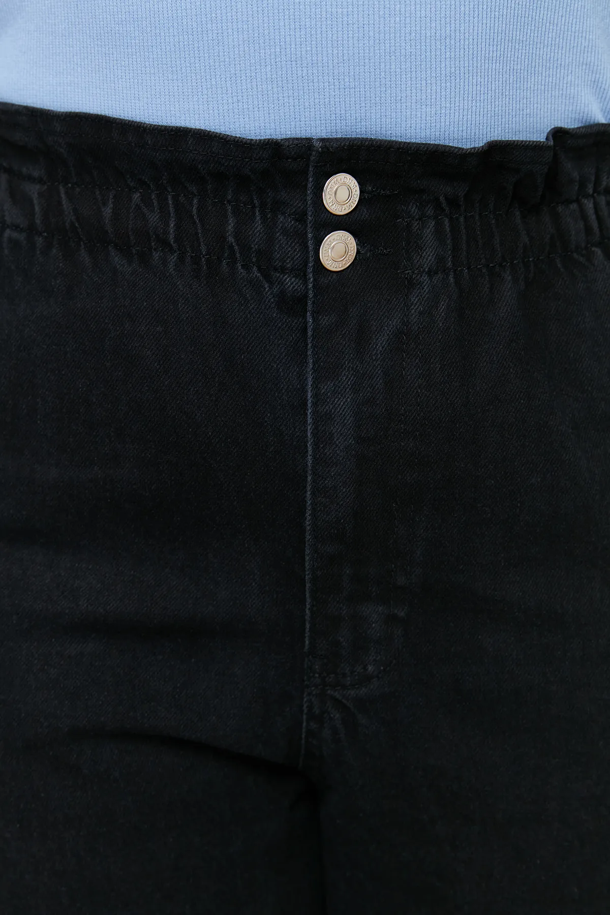 Trendyol Curve  Anthrazitfarbene Mom-Jeans mit hoher Taille und elastischem Bund TBBSS22JE00009