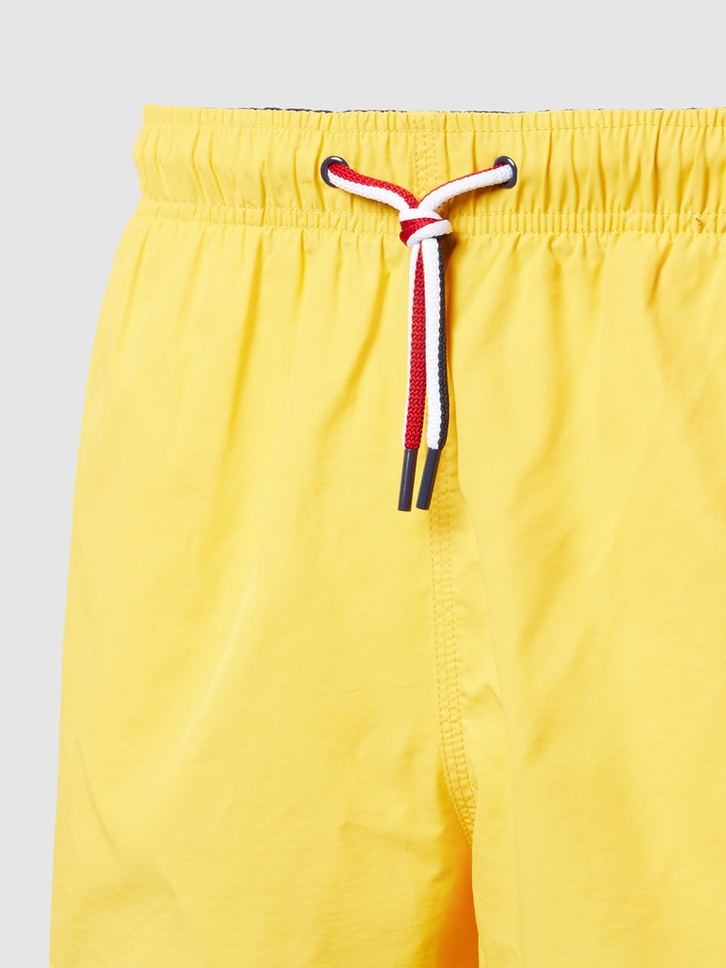 Badehose mit Label-Stitching Modell 'Gregory' in gelb