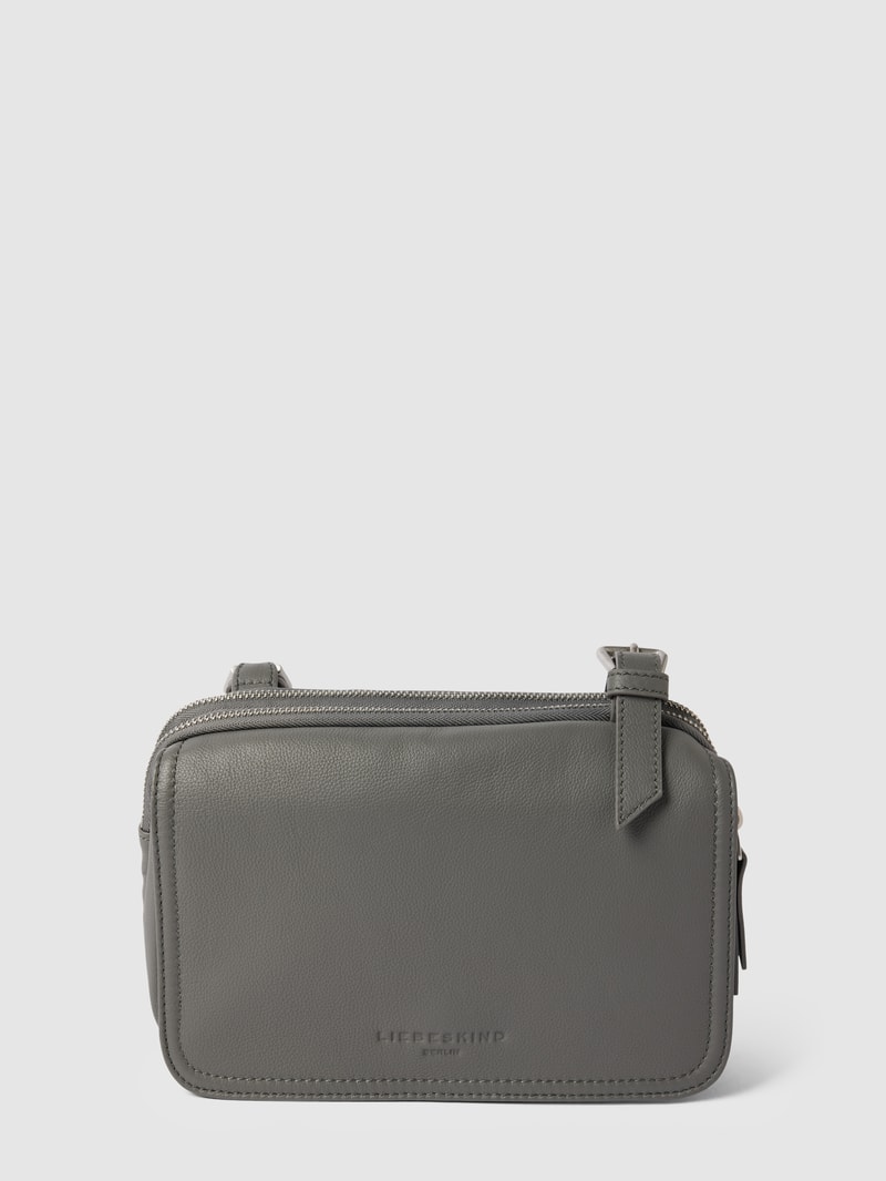 Crossbody Bag mit Label-Detail in dunkelgrau