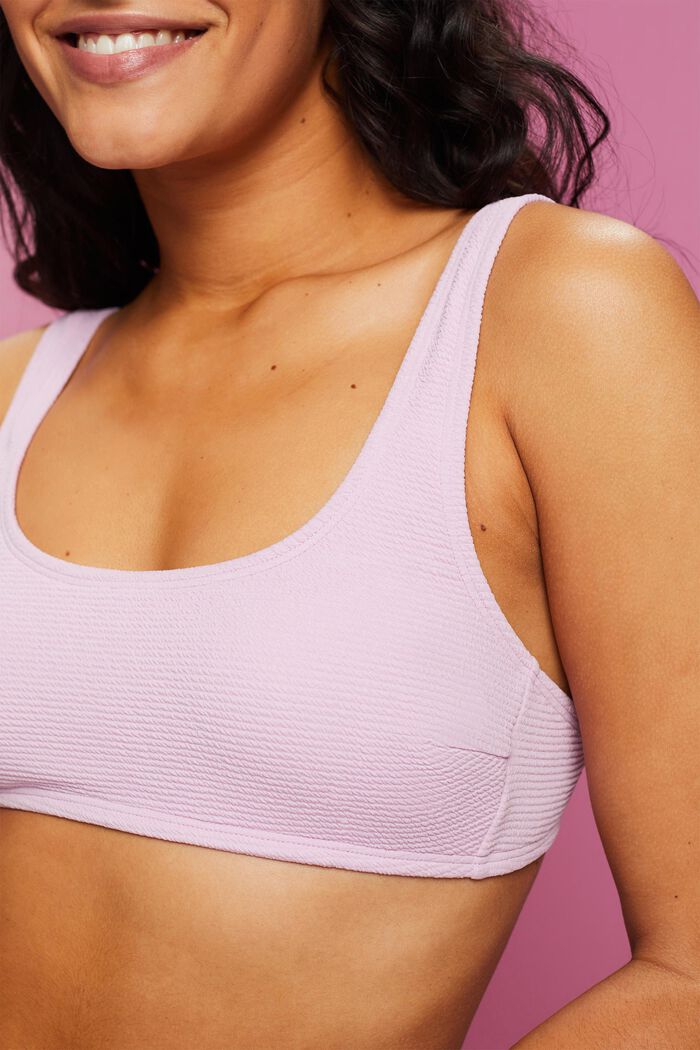 Strukturiertes Bikinitop mit weitem Dekolletee