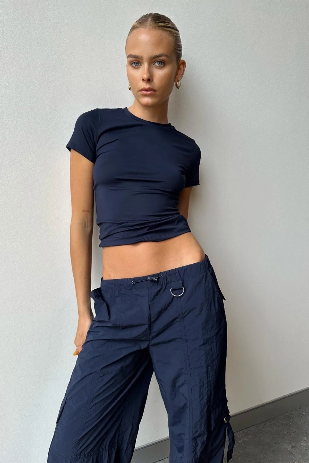 Madmext  Marineblaues Basic-Damen-T-Shirt mit Rundhalsausschnitt Mg1725