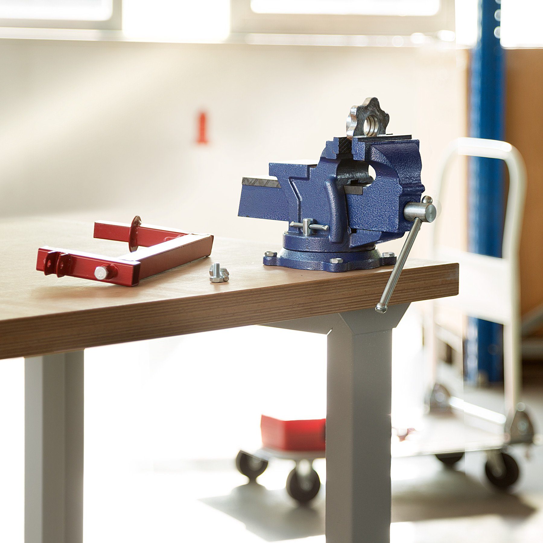 tectake Schraubstock Schraubstock 360° drehbar mit Amboss