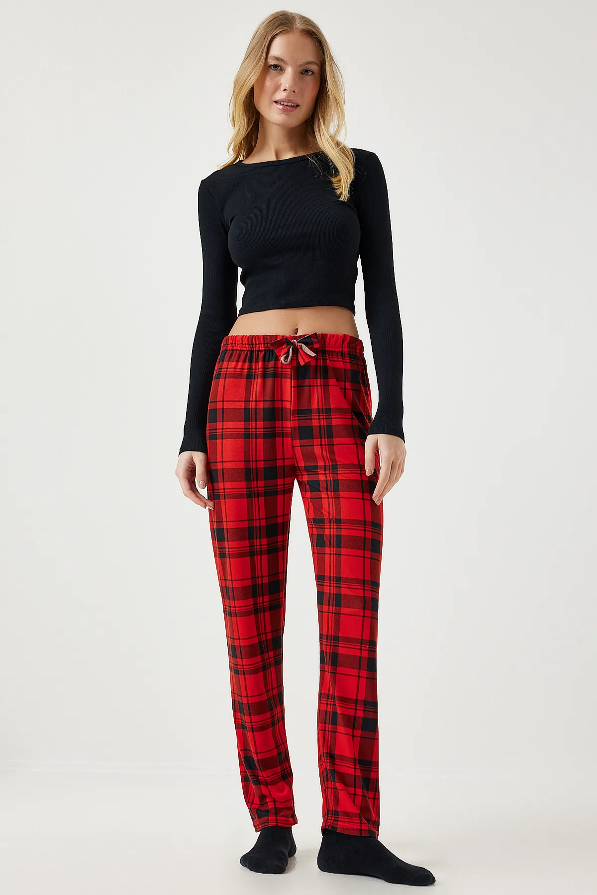 Happiness İstanbul  Rote Pyjamahose aus weichem Strick mit Muster für Damen CE00089