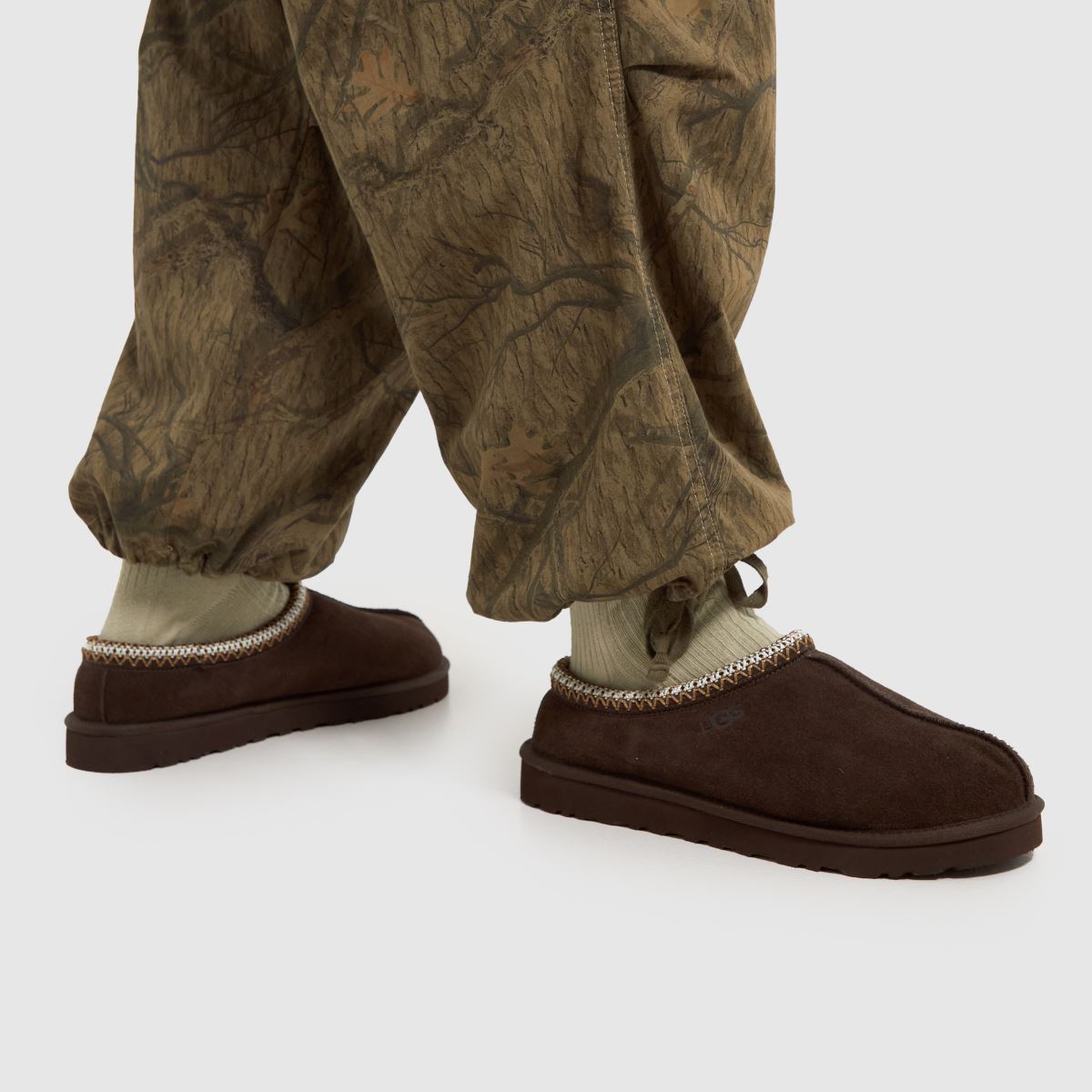 Copati UGG Tasman v barvi prašnega kakava