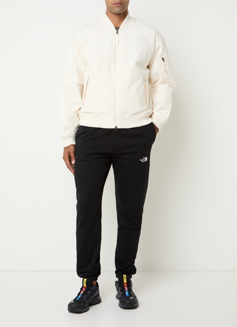 Jachetă bomber North Face cu buzunare cu fermoar și logo.