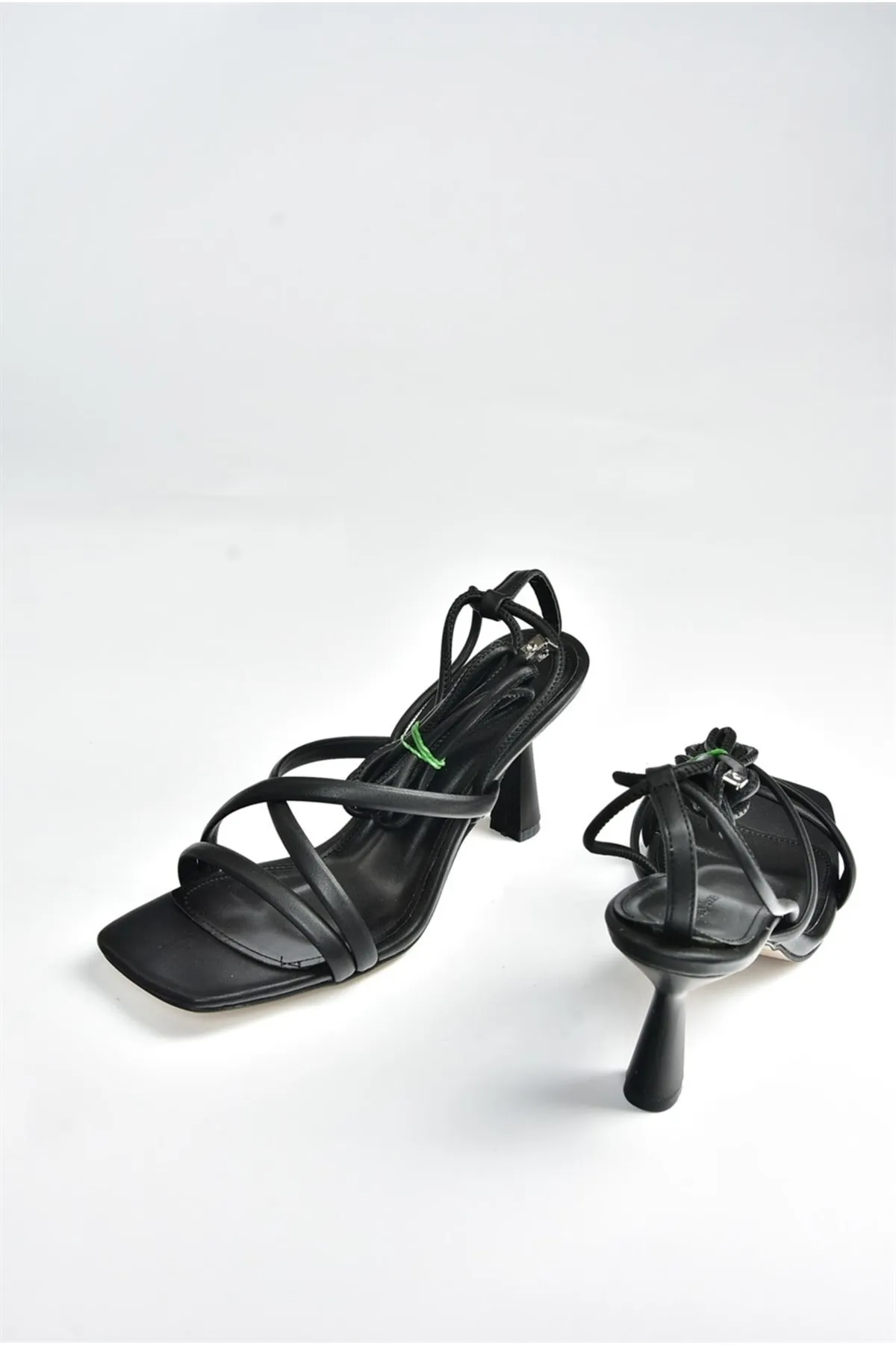 Fox Shoes  Schwarze Damenschuhe mit Knöchelriemen und Absatz