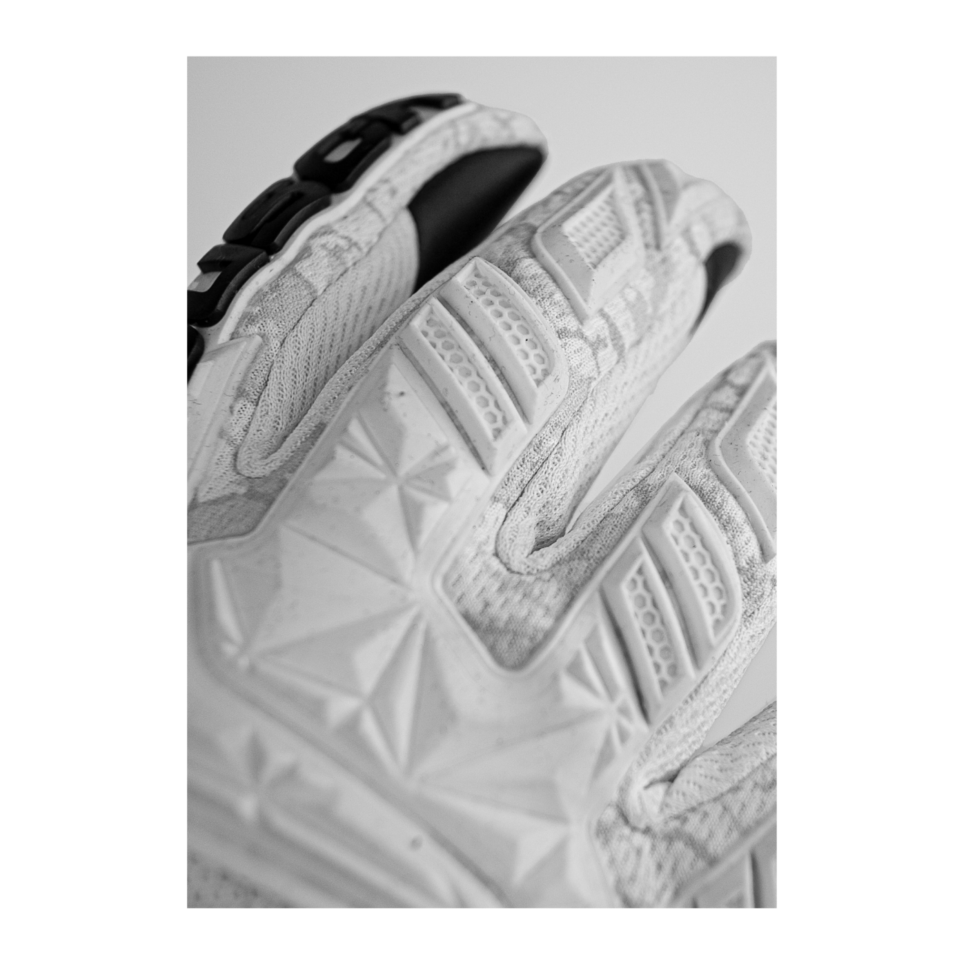 Reusch Attrakt Freegel Infinity TW-Handschuhe Weiss Schwarz F1101