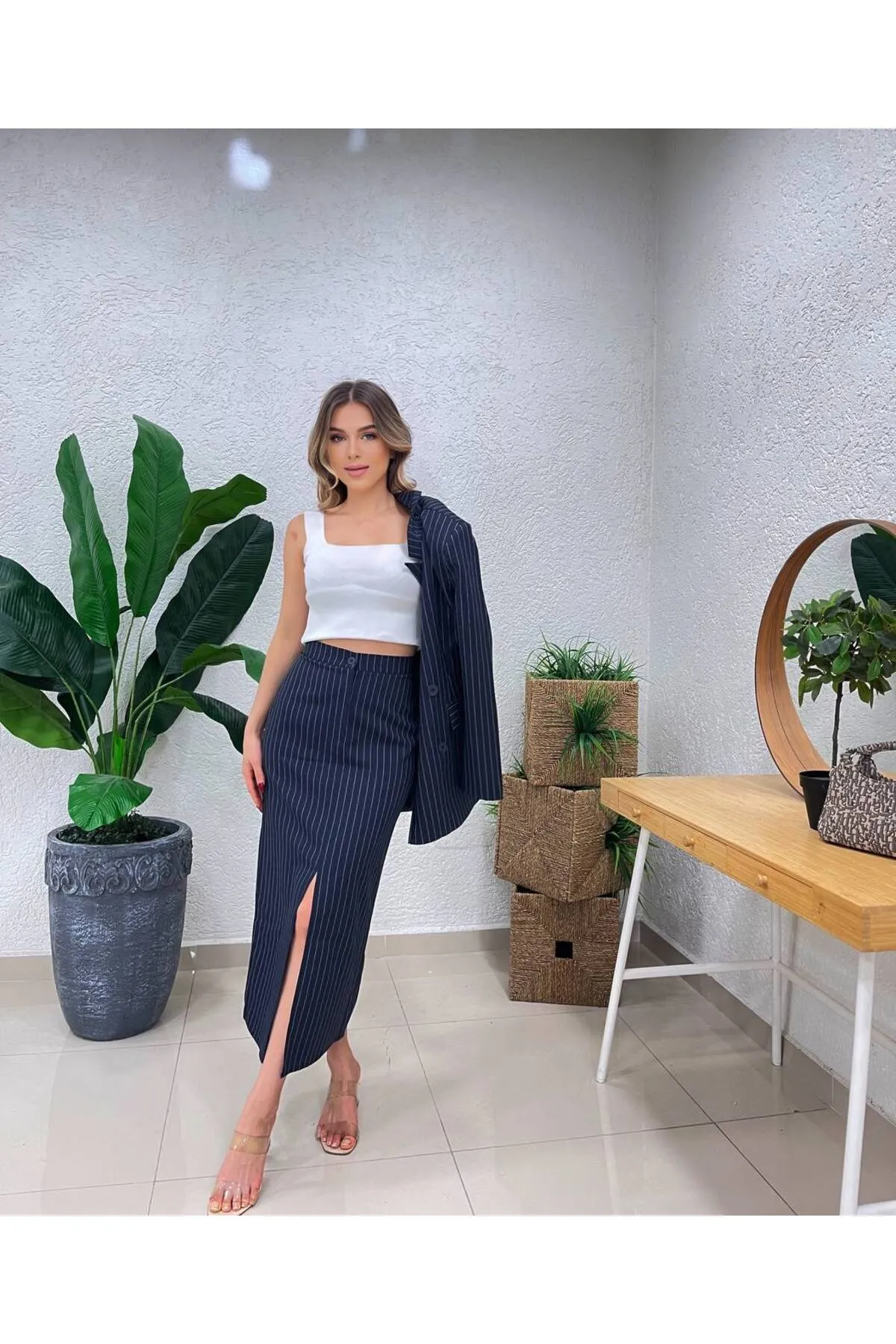 ZF BUTİK  OVERSIZED ANZUGKLEID MIT GESTREIFTEM ROCK