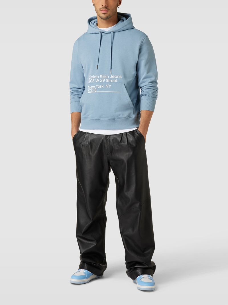 Hoodie mit Label-Print in hellblau