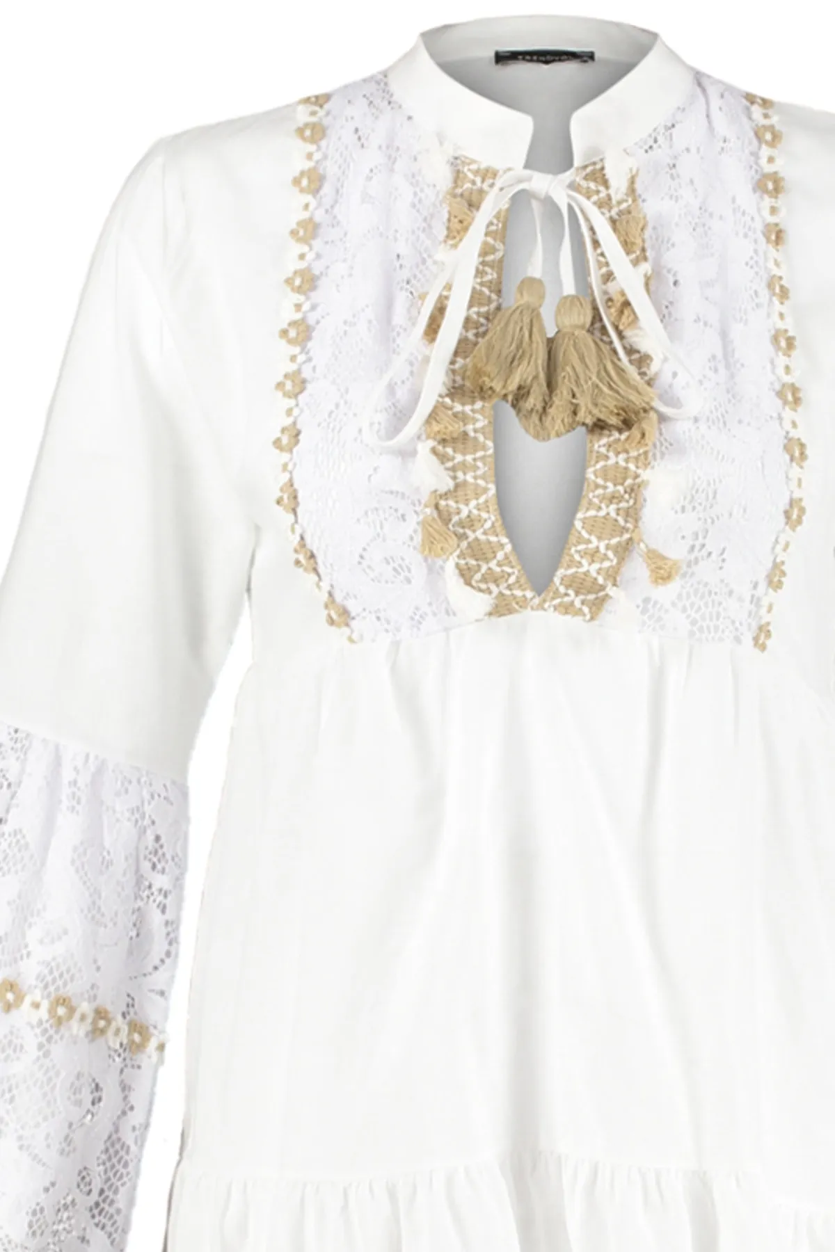 Trendyol Collection  Weißes, gewebtes, besticktes Mini-Strandkleid aus 100 % Baumwolle TBESS20EL0862
