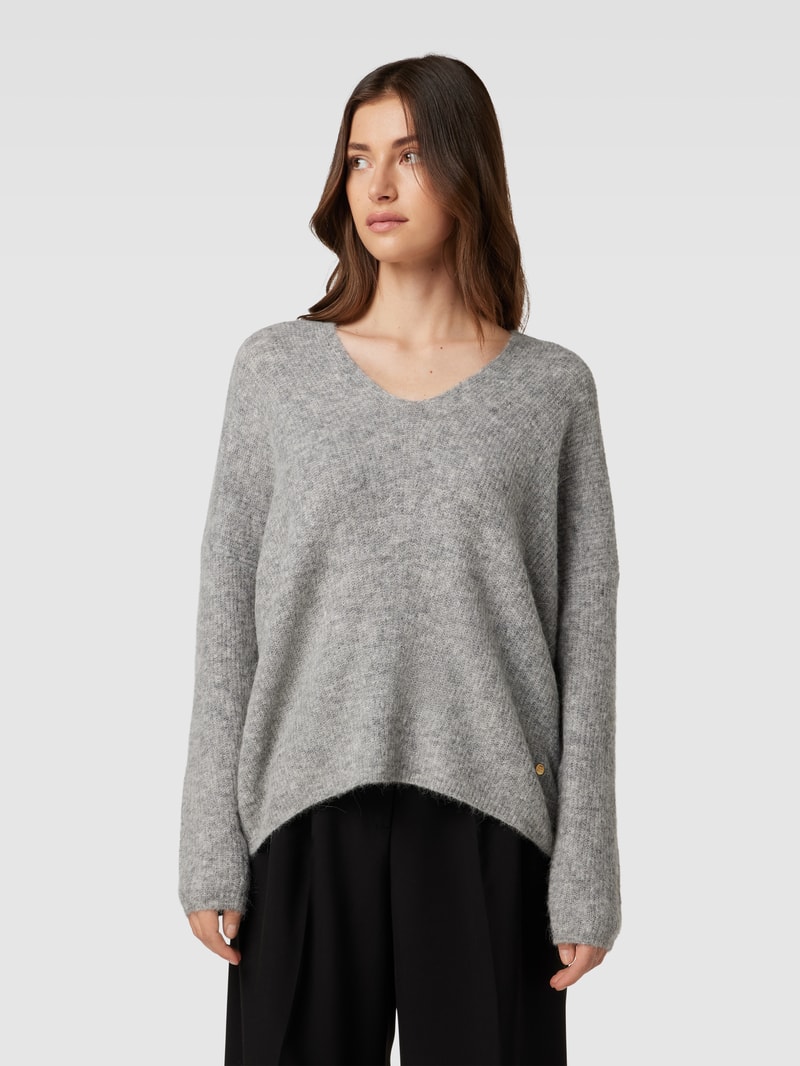 Strickpullover mit V-Ausschnitt Modell 'THORA' in hellgrau meliert