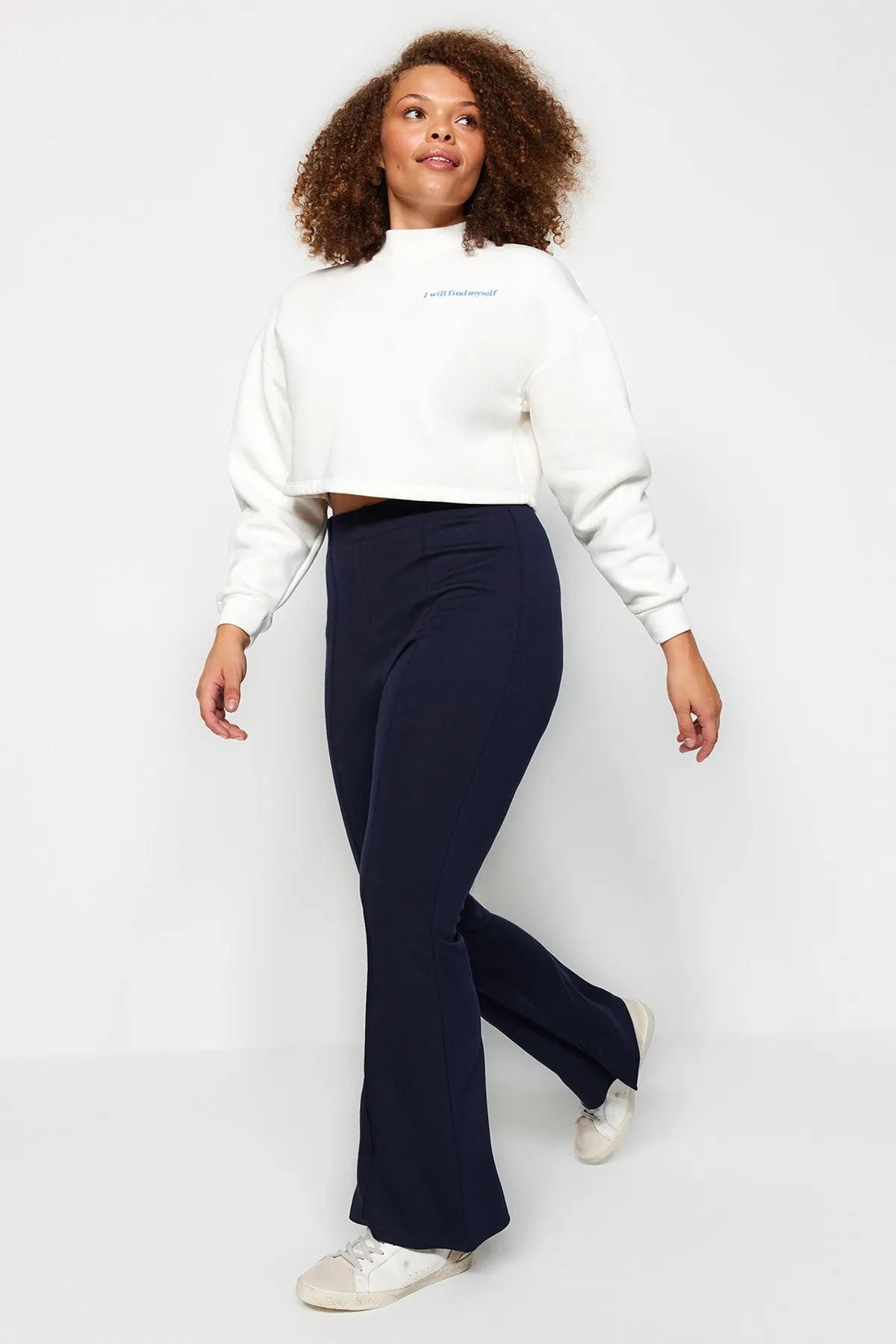 Trendyol Curve  Marineblaue spanische Strickhose mit hohem Bund und Schlitz und detailliertem Schnitt TBBAW23AR00002