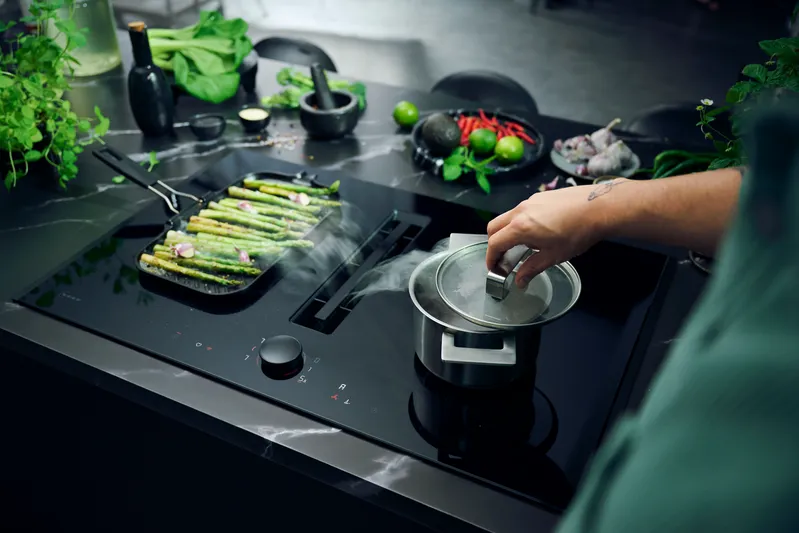 Neff Induktionskochfeld N 90 mit integriertem Dunstabzug