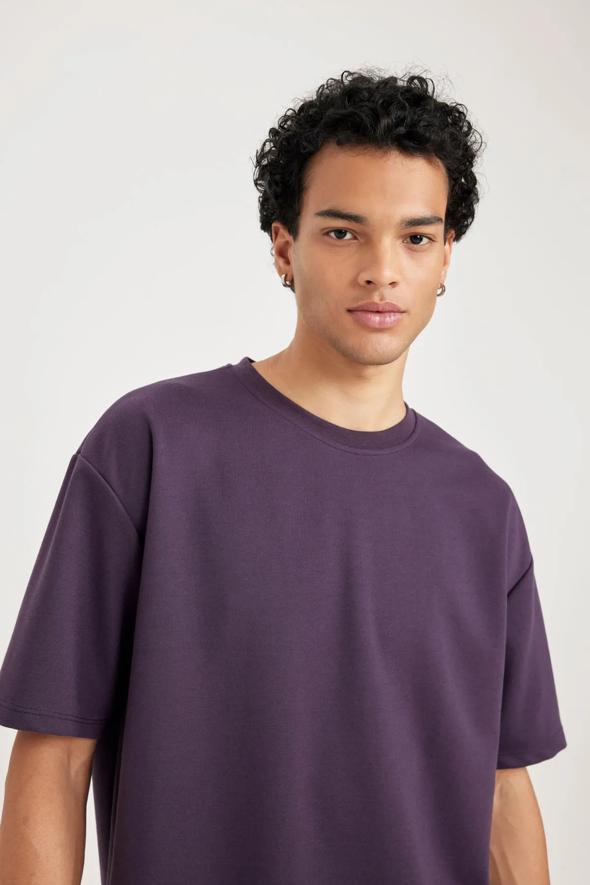 DeFacto  Kurzarm-Basic-T-Shirt aus schwerem Stoff mit Rundhalsausschnitt in Oversize-Passform X3926az23au