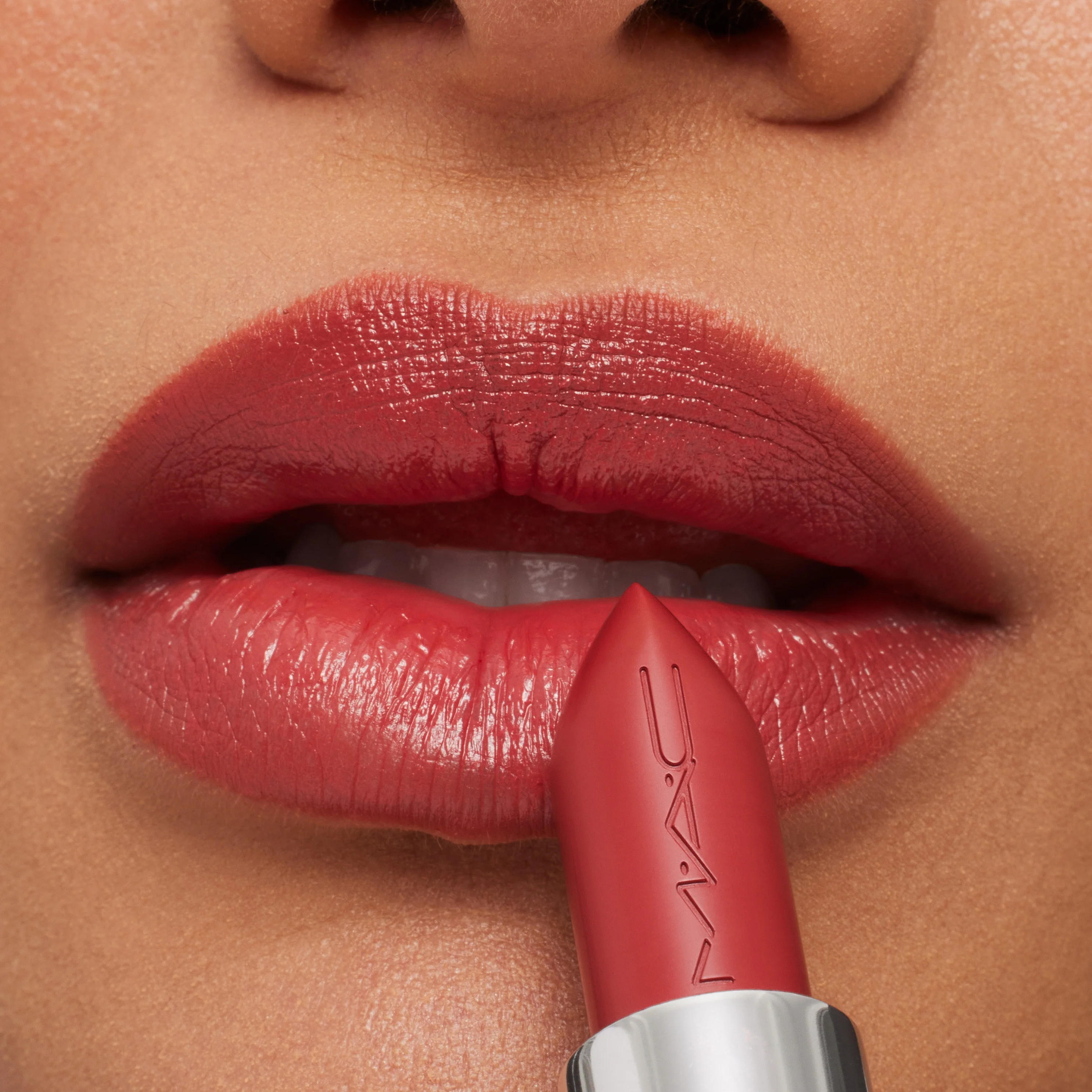 M·A·CXIMAL SLEEK SATIN MINI LIPSTICK - Lápiz labial