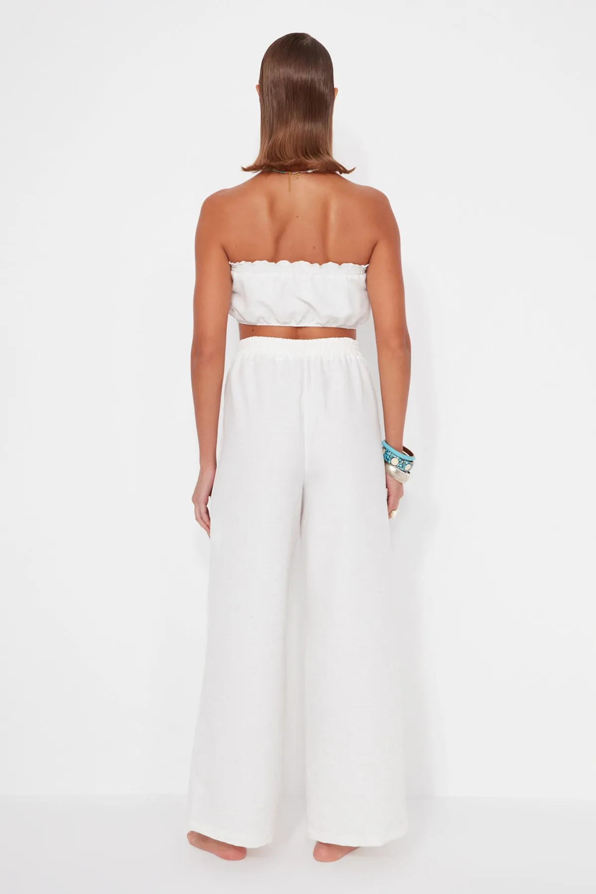 Trendyol Collection  Weißes gewebtes Blusen-Hosen-Set TBESS23AU00007