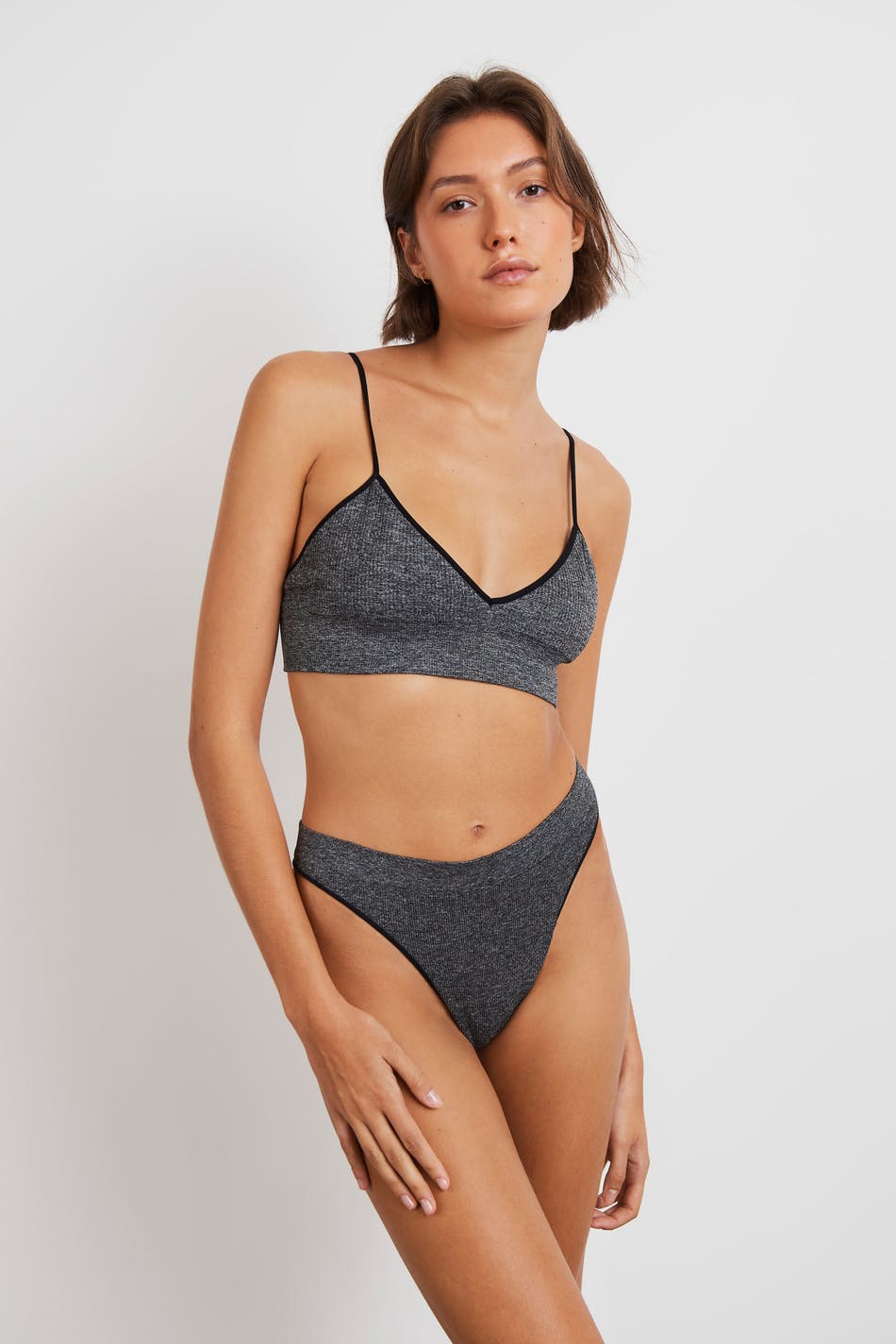 Freja seamless string