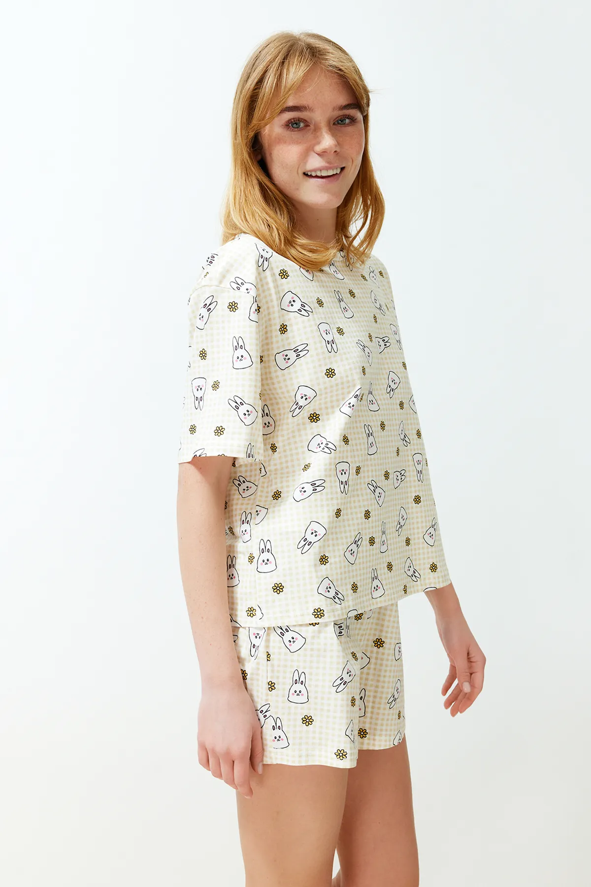 Trendyol Collection  Gelb-Mehrfarbiges Gingham-Strickpyjama-Set aus 100 % Baumwolle THMSS24PT00211