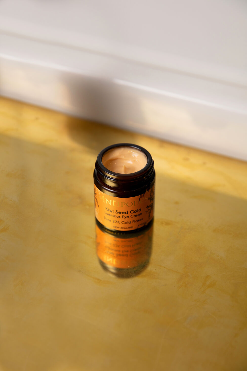 Antipodes Kiwi Seed Gold Contour des Yeux Éclat d’Or à l'Huile de Kiwi