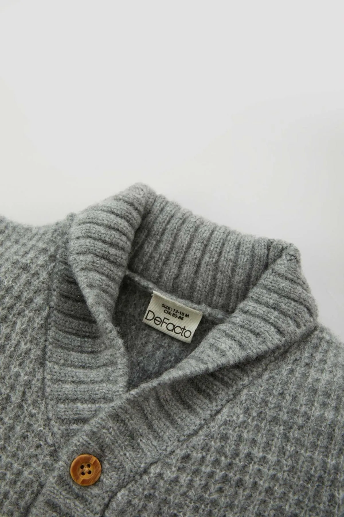 DeFacto  Geknöpfte Strickjacke mit Schalkragen für Baby-Jungen