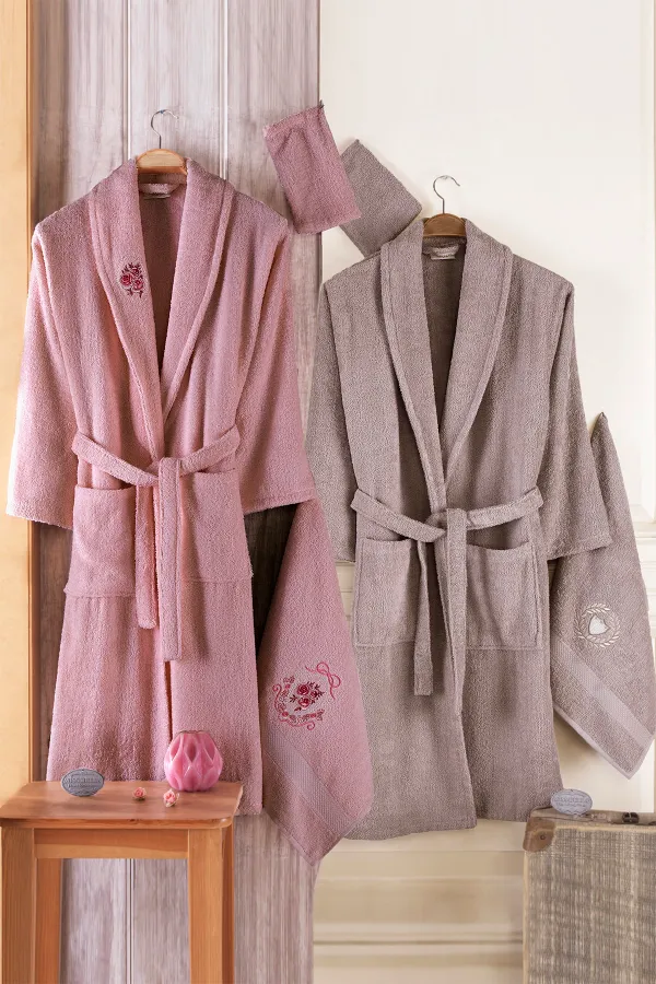 Güvenal  Pamuxu 8-teiliges Familien-Bademantel-Set