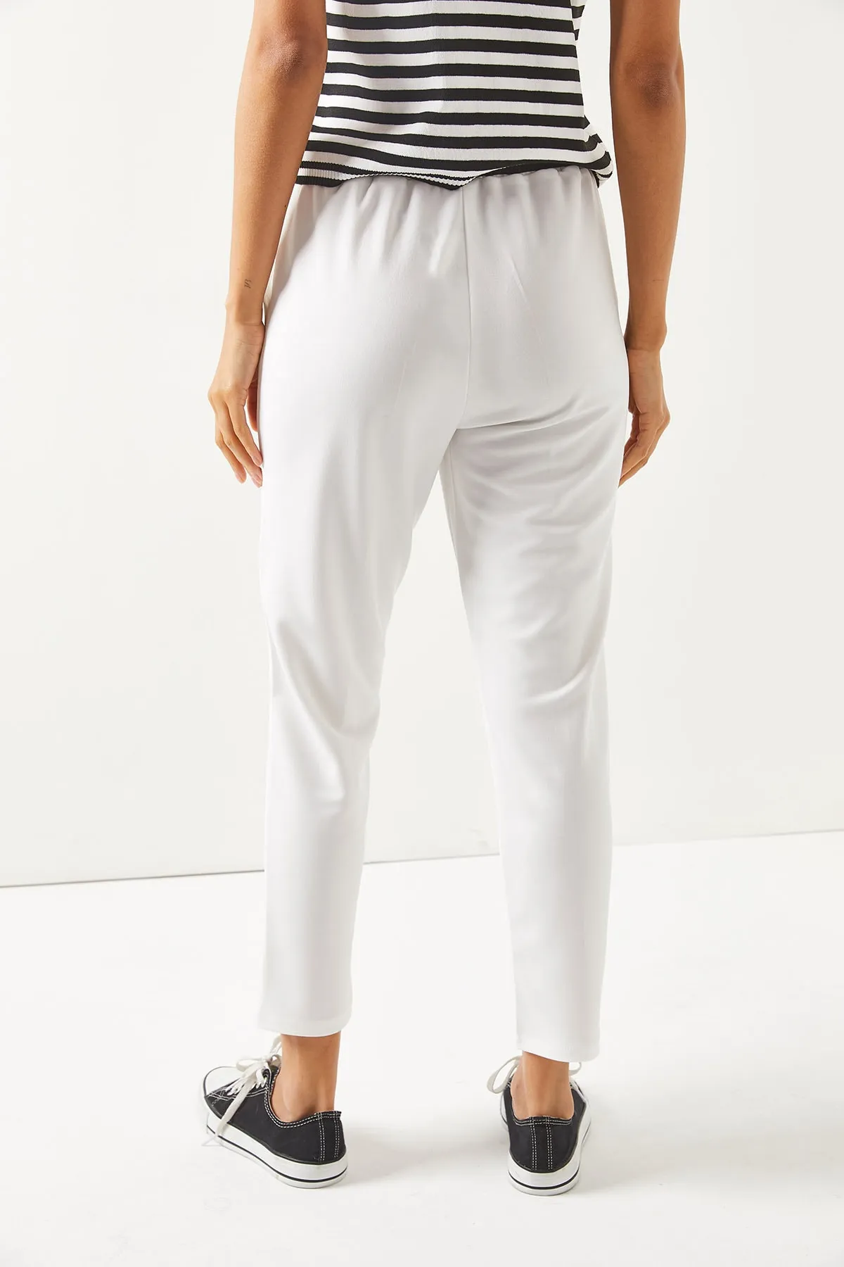 Olalook  Weiße Damen-Karottenhose mit elastischem Bund und Tasche PNT-19000203