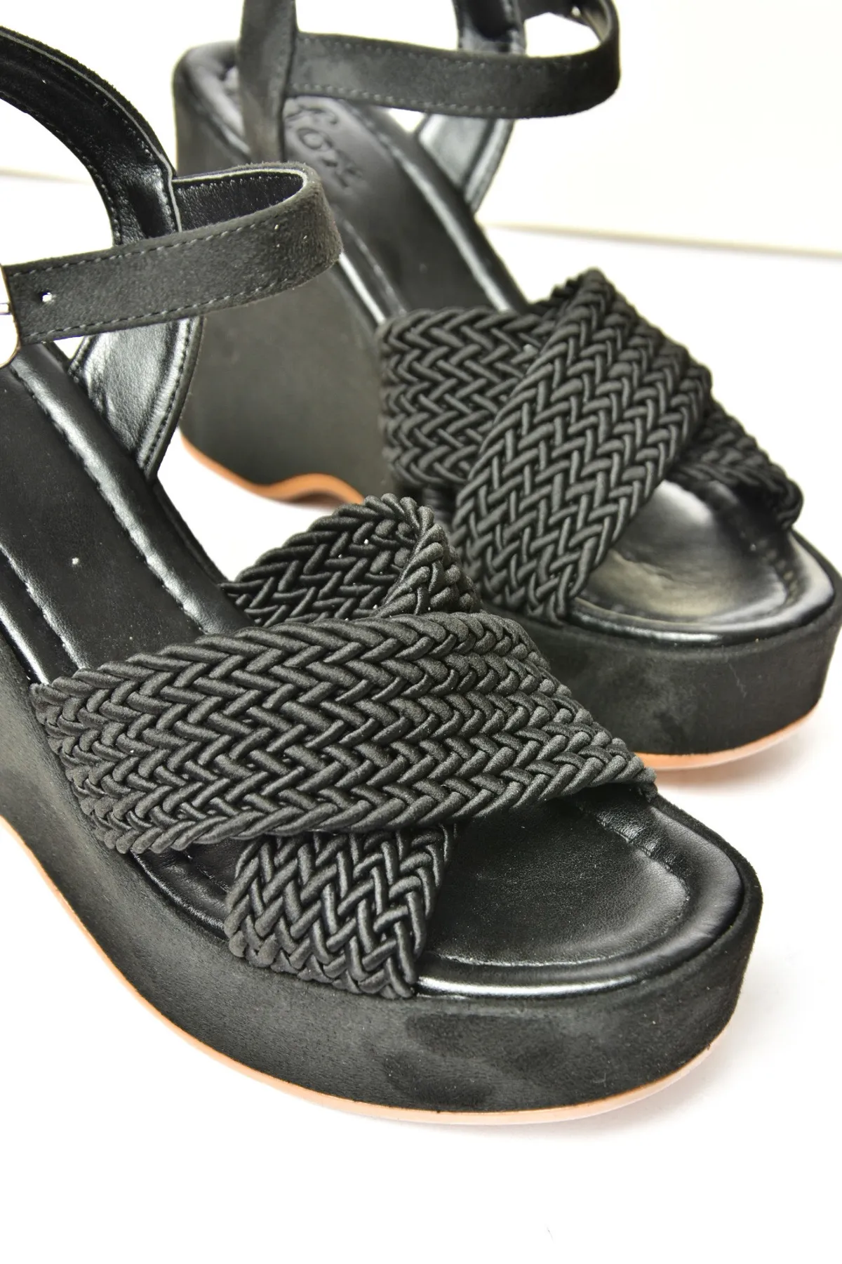Fox Shoes  Damenschuhe aus schwarzem Wildleder mit Keilabsatz