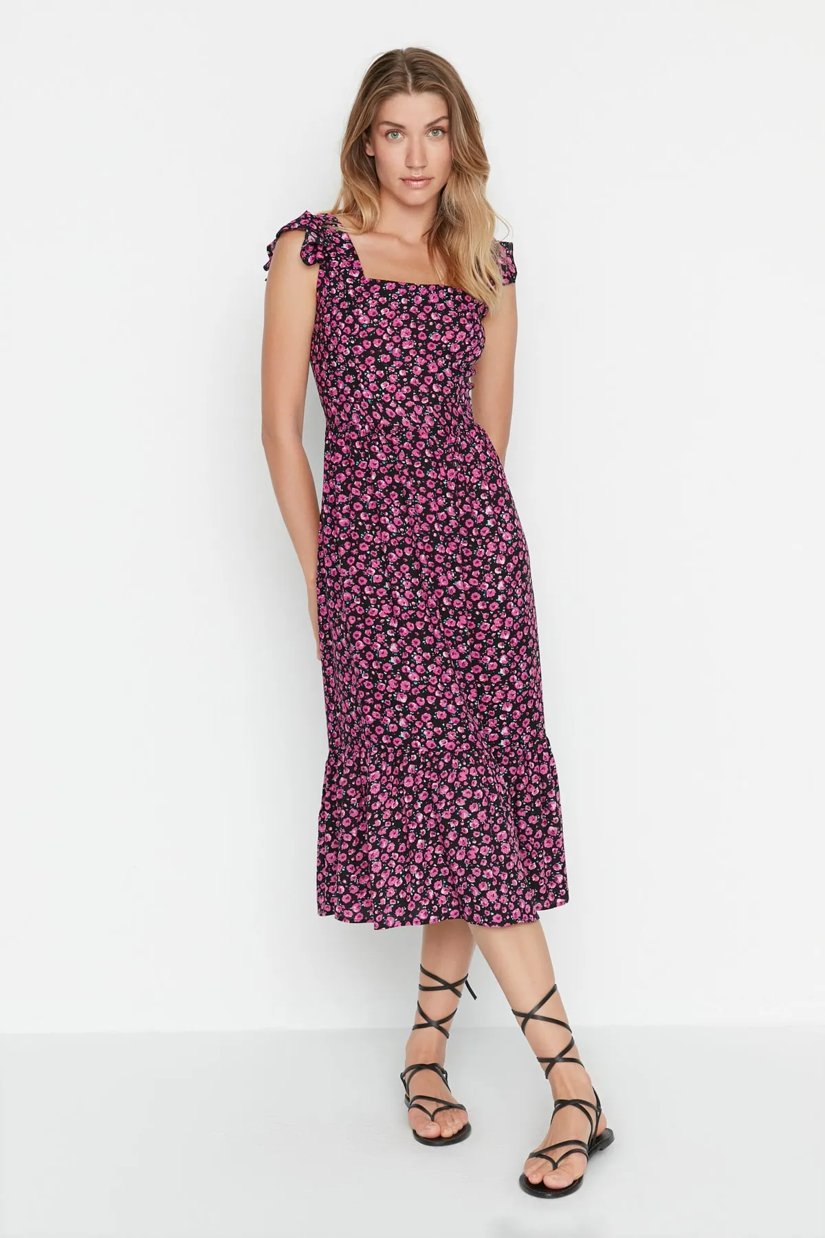 Trendyol Collection  Mehrfarbiges, gewebtes Kleid aus Viskose mit Blumendruck und quadratischem Ausschnitt in A-Linie TWOSS20EL3331
