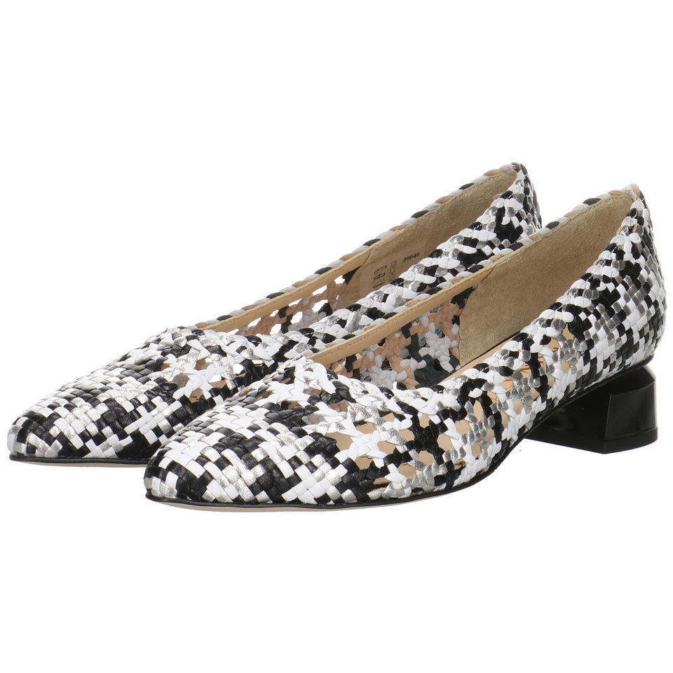 Brunate Pumps