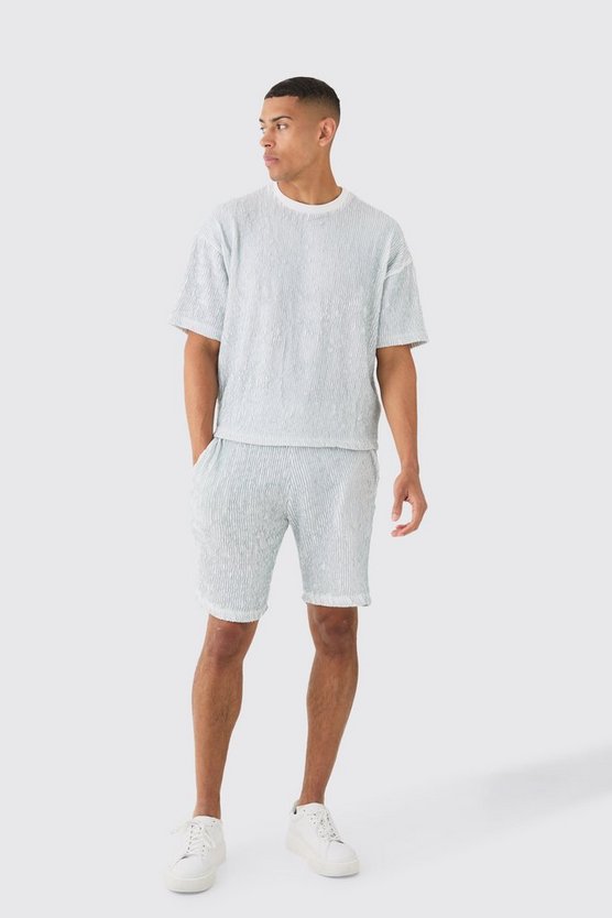 Zweifarbiges kastiges T-Shirt und Shorts