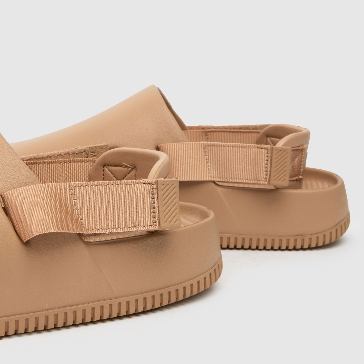 Nike – Calm Mule-sandaler i brunt