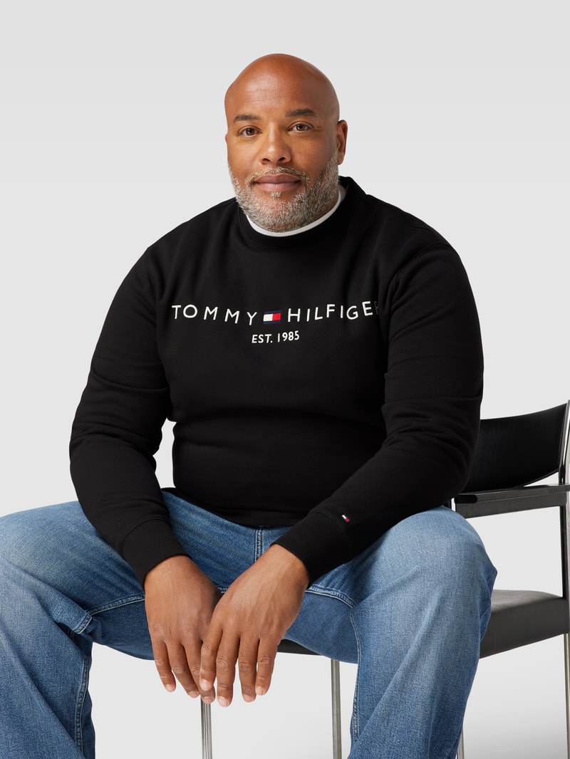 PLUS SIZE Sweatshirt mit Label-Stitching in schwarz