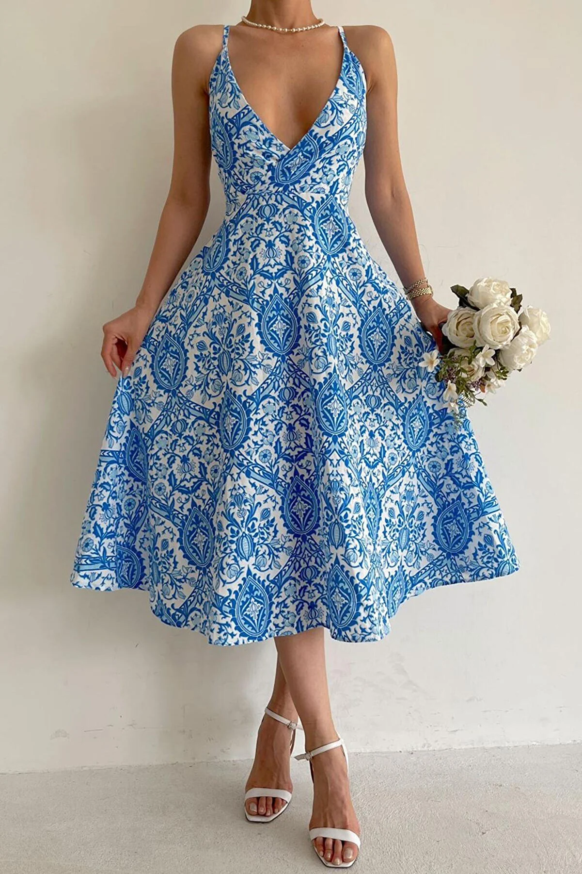 Madmext  Blau gemustertes, tief ausgeschnittenes Midikleid Mg1537