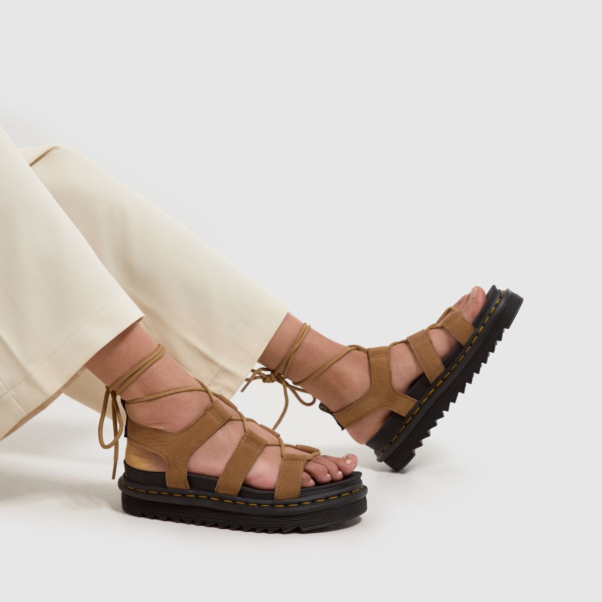 Dr Martens – Beige nartilla-sandaler