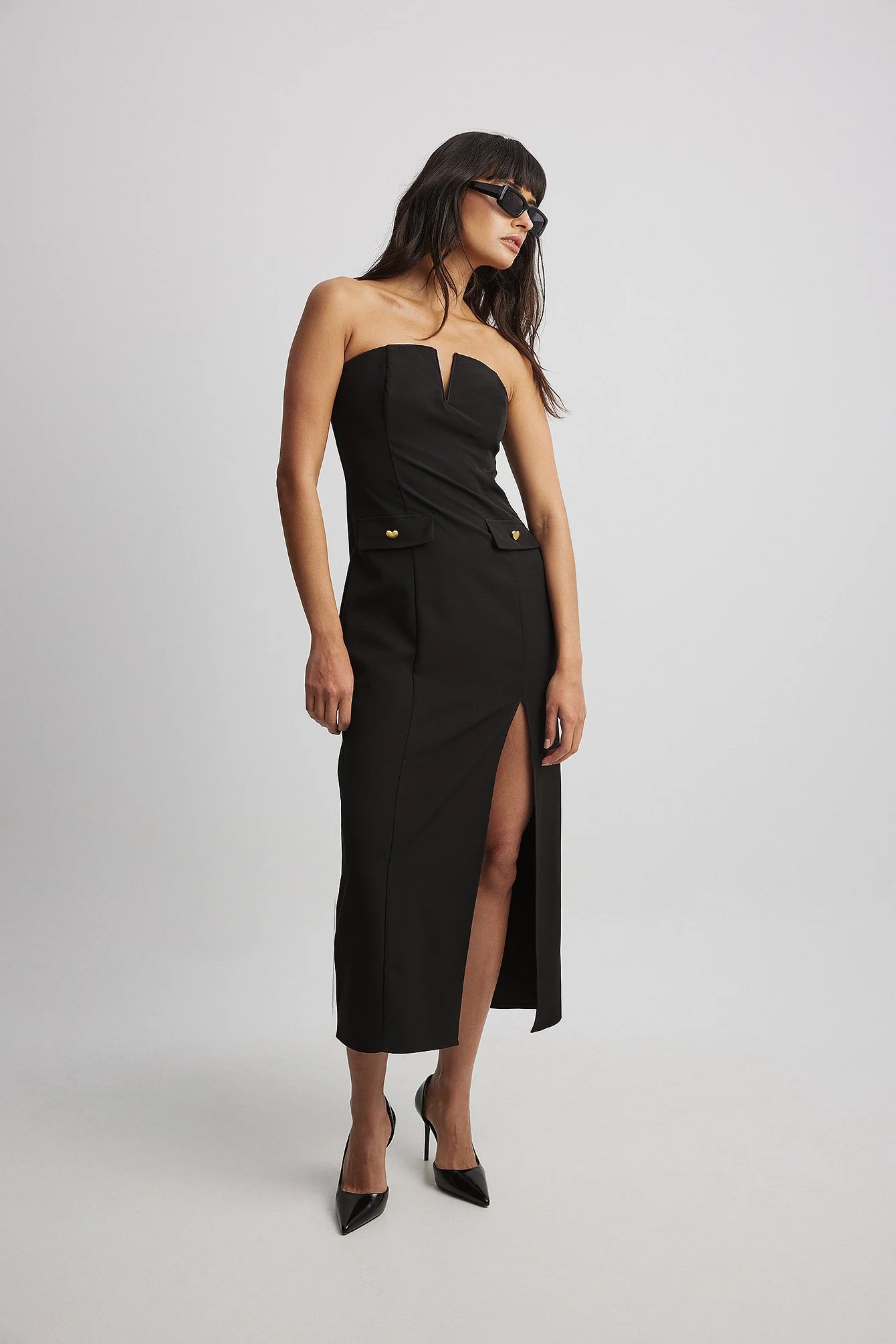 Hochgeschlitztes Midikleid mit Knopfdetail