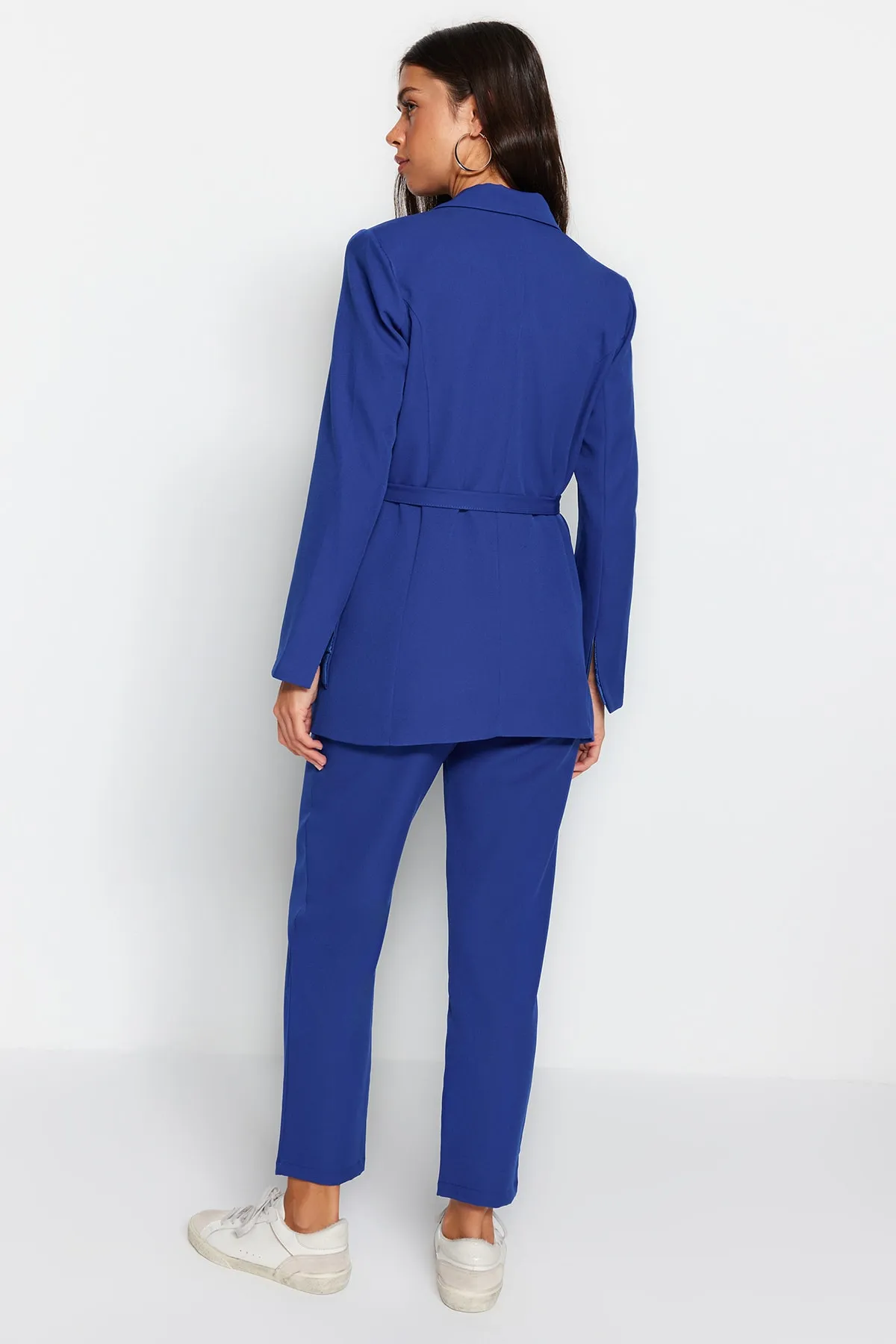 Trendyol Modest  Blauer Anzug aus Crêpe mit Schnürung, detailliertem Futter, Jacke und Hose aus gewebtem Unterteil und Oberteil TCTSS23US00044