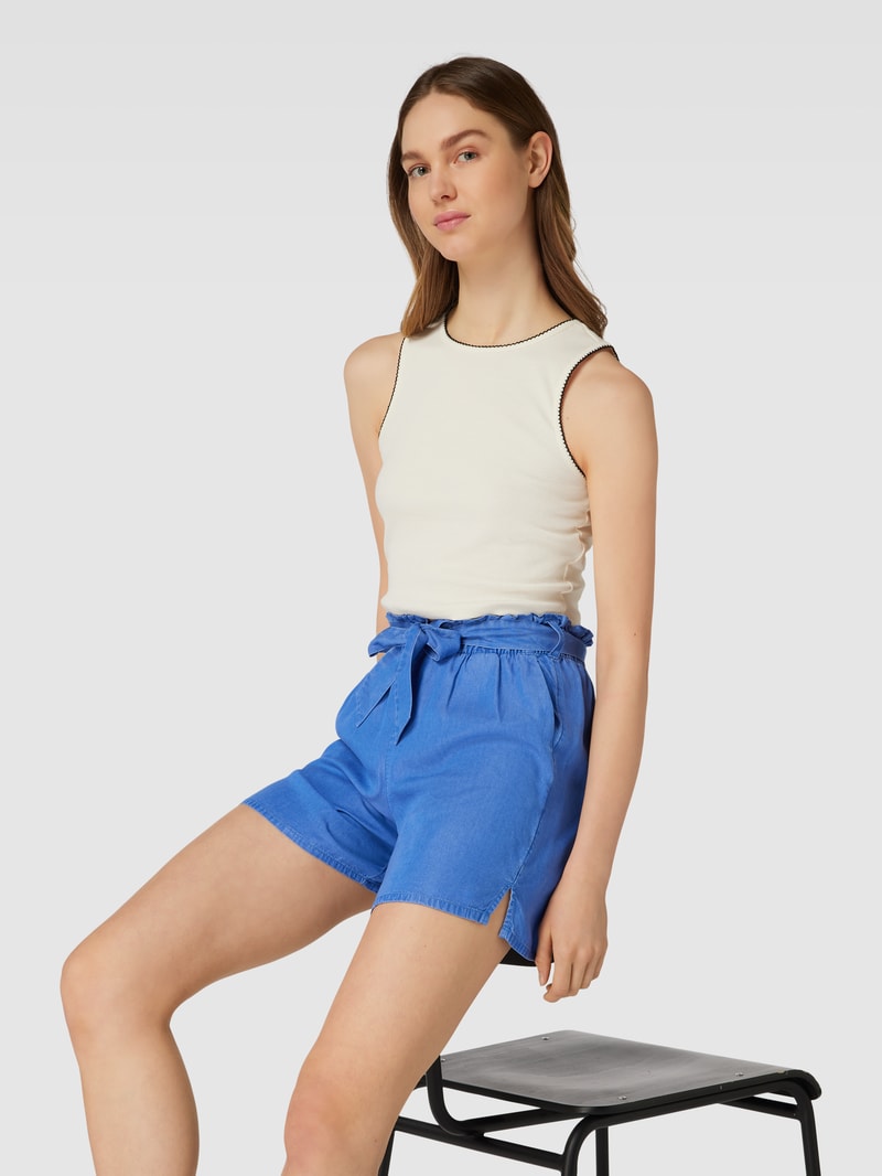 Shorts mit Stoffgürtel in jeans