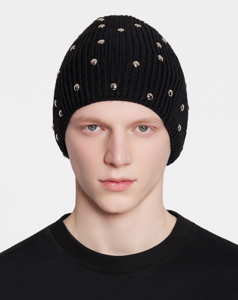BONNET EN LAINE AVEC STUDS