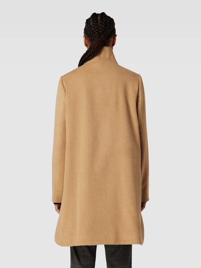Kurzmantel mit Stehkragen und Eingrifftaschen in beige